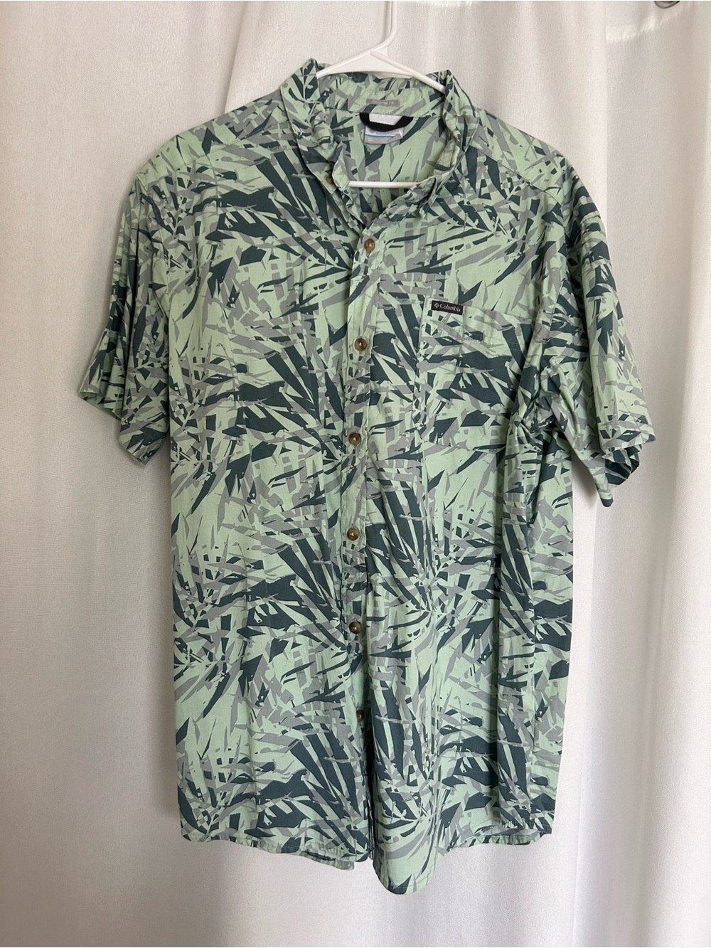 Columbia Light Green and Dark Green Tropical Print Short-Sleeve Button-Up Shirt